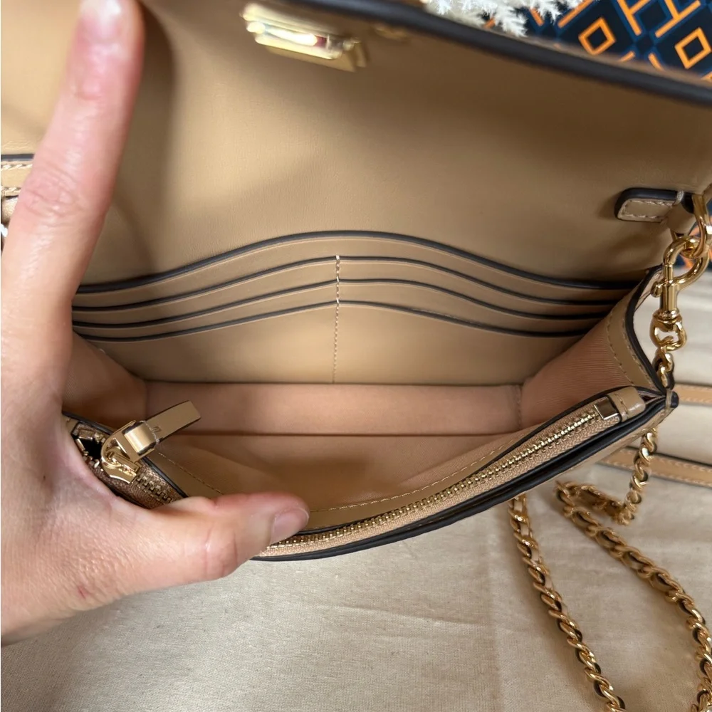 NWT Tory Burch Britten shine Chain Wallet with Wristlet Leather Crossbody